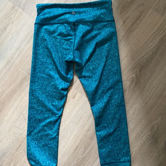 Lululemon cropped leggings - Picture 2 of 5